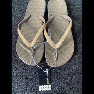 Women’s Envision Studio Bronze Sandals - Size 8 - NWT